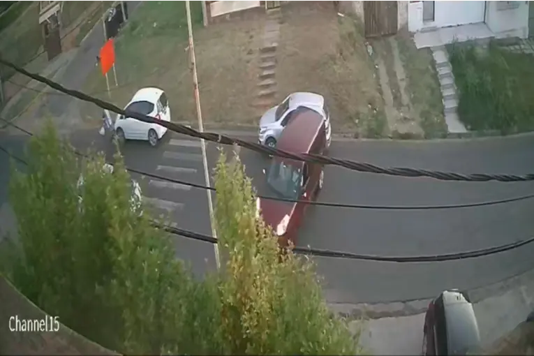 Choque y fuga en Paraná: una cámara registró el impacto y buscan al responsable