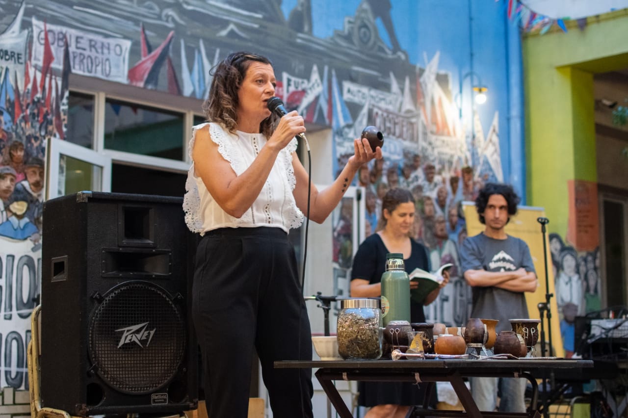 La Eduner invita a disfrutar de una tarde de mates y lecturas al aire libre