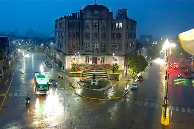 Llueve en Paraná y sigue vigente el alerta por tormentas en Entre Ríos