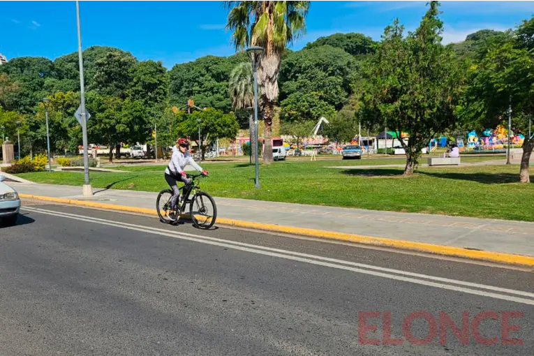 Trasladarán la ciclovía a la margen de la costanera de Paraná para mejorar la seguridad