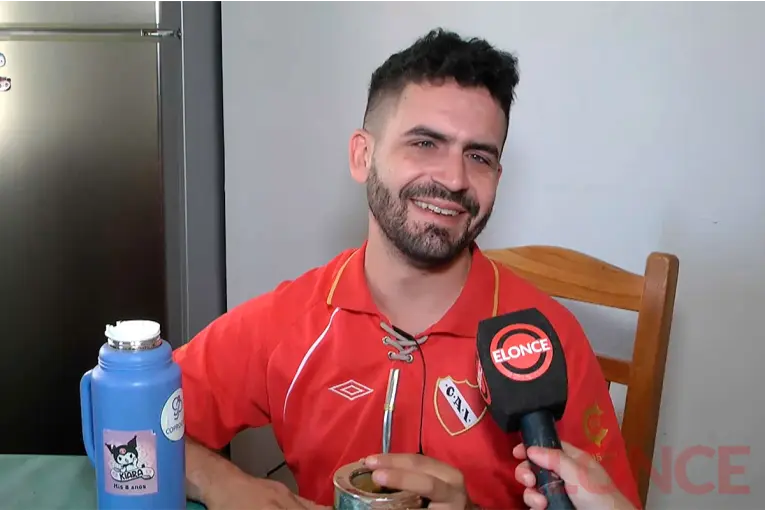 Un joven no vidente pasó a la final del Concurso de Cebadores de la Fiesta del Mate: "Me guío con los dedos"